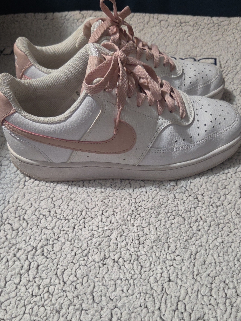 Nike Women's Low-Top Sneakers in White and Blush Pink